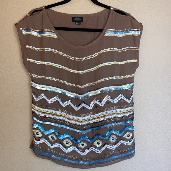 DELETTA ANTHROPOLOGIE S Sequined Beaded Sleeveless Cap Sleeve Shirt Top Tan Blue - Picture 1 of 16
